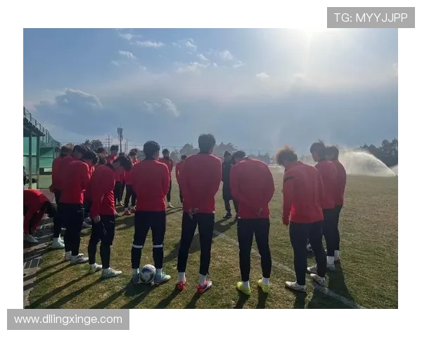 赛后分析:深圳足球队与上海足球队的战术对决与表现评估 赛后分析:深圳足球队与上海足球队的战术对决与表现评估