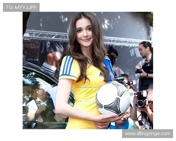 内娱女明星与足球明星的甜蜜互动背后揭示的爱情与事业的双重挑战