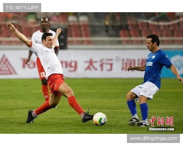 当今足球明星现役风采大揭秘精彩瞬间回顾与分析